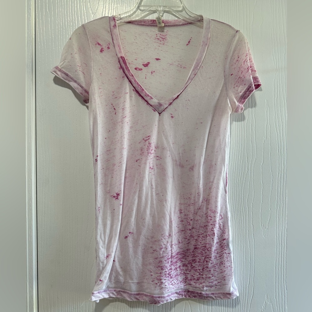Realitee lightweight white and purple T-shirt size medium - good condition